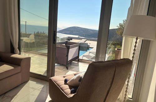 Kaki Thalassa House | Greek Sea Villas Kaki Thalassa 400m to the beach ,Athens