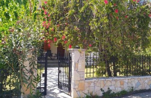 Marathias House | Greek village life by the sea