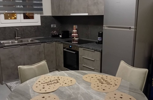 Trikala House | Grey Serenity - Charming 2-bedroom house in lovely Trikala with WiFi, AC