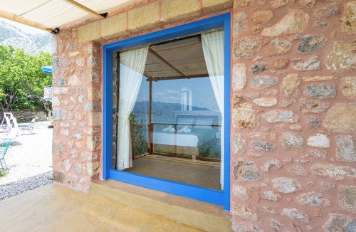 Paralia Vergas House | Ground floor seaside retreat Apartment in Almyros, Kalamata