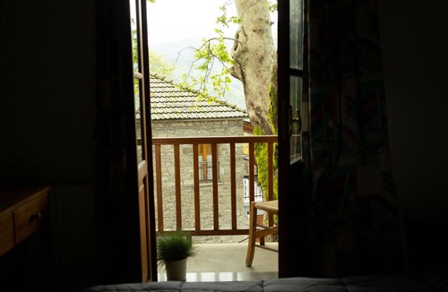Pyrsogianni House | Guest House 'Armoloi Room 4' with Mountain View, Shared Terrace and Wi-Fi