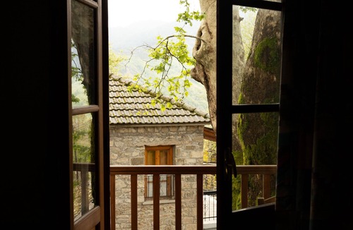 Pyrsogianni House | Guest House 'Armoloi Room 5' with Mountain View, Shared Terrace and Wi-Fi