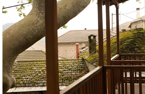 Pyrsogianni House | Guest House 'Armoloi Room 5' with Mountain View, Shared Terrace and Wi-Fi