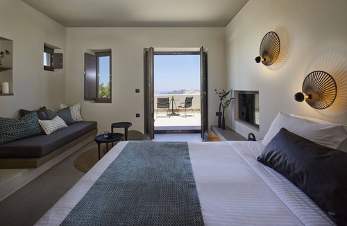 Pyrgos Hotel | Halcyon Days Suites