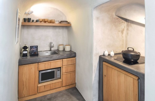 Pyrgos Hotel | Halcyon Days Suites