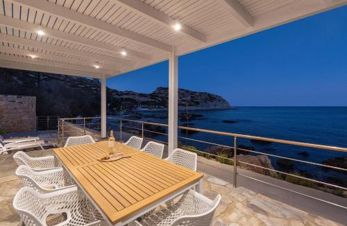 Stegna Villa | Hamilton Sea Front Villa