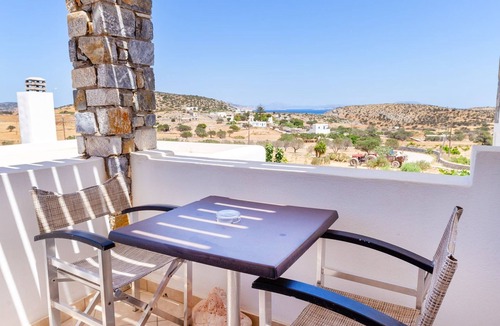 Schinoussa Town House | Harama Hotel-Twin room with balcony and sea view