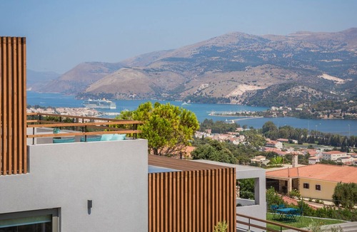 Khelmata Apartment | Harmony Suites SKY Queen suite with sea view
