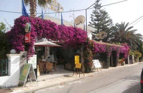 Acharavi Apartment | Harry's Bar & Apartments 1
