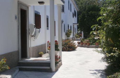 Acharavi Apartment | Harry's Bar & Apartments 1