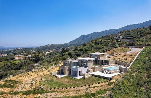 Filaki Villa | Heated pool, gym, superb views, close to Lake Kournas!