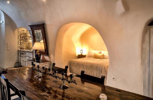 Finikia Apartment | Heliophos Boutique Caves