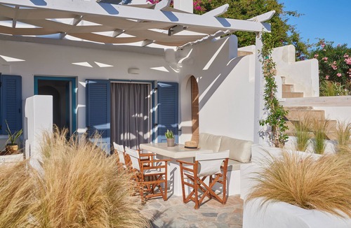 Piso Livadi House | Hermes | 2 Bedroom Apartment with Patio, Cleopatra Homes Paros