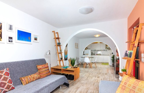 Agia House | ♦ Hidden Gem ♦ Modern house ▎Flower yard ▎Quiet village ▎Nature ▎Hikes