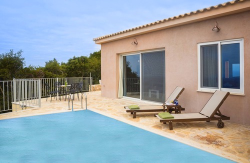 Chalikeri Villa | High level of hospitality-panoramic view-private pool-elegance.