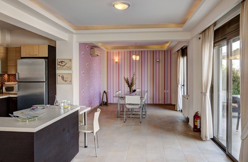 Skouloufia Villa | Hillside villa surrounded by nature