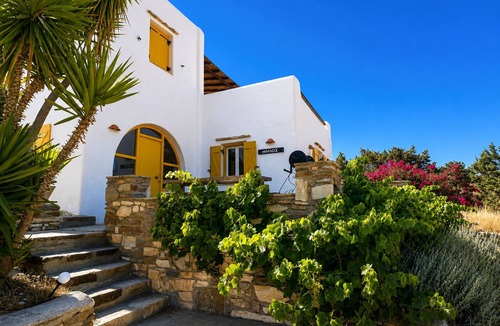 Paros House | Hilltop Home Sea Views & Terrace Dining near Aliki