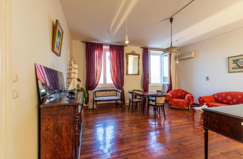 Old Town Apartment | Historic House “View All The City”