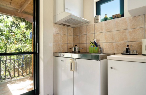Mikros Gialos Apartment | Holiday Accommodation "Vardia Studio B" with Sea View, Balcony and Wi-Fi