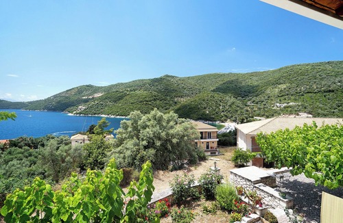Mikros Gialos Apartment | Holiday Accommodation "Vardia Studio B" with Sea View, Balcony and Wi-Fi