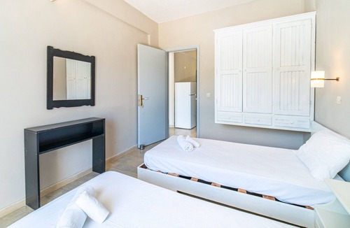 Gardenos Apartment | Holiday Apartment "Ariel Apartment 2" with Sea View, Shared Garden & Wi-Fi