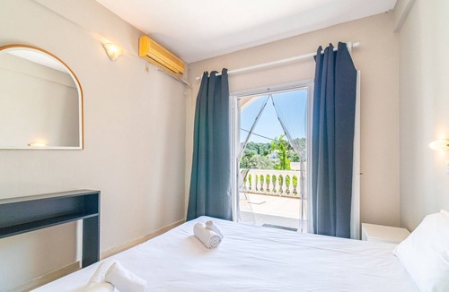 Gardenos Apartment | Holiday Apartment "Ariel Apartment 1" with Sea View, Balcony, Shared Garden & Wi-Fi