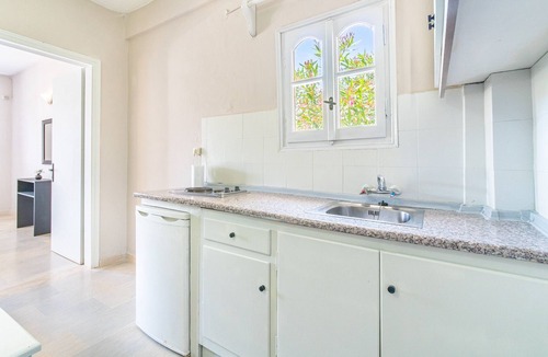 Gardenos Apartment | Holiday Apartment "Ariel Studio 1" with Balcony, Shared Terrace & Wi-Fi