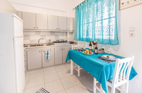 Haraki Apartment | Holiday Apartment 'Jaana and Akis 2' with Private Terrace, Wi-Fi and Air Conditioning