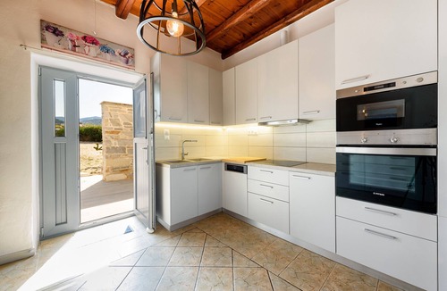 Nea Cryssi Akti House | Holiday Home 'Aegean Seashell' with Sea View, Wi-Fi and Air Conditioning