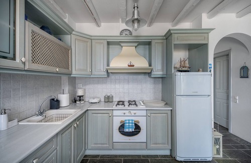 Livadi House | Holiday Home 'Almira 2' with Sea View, Wi-Fi and Air Conditioning