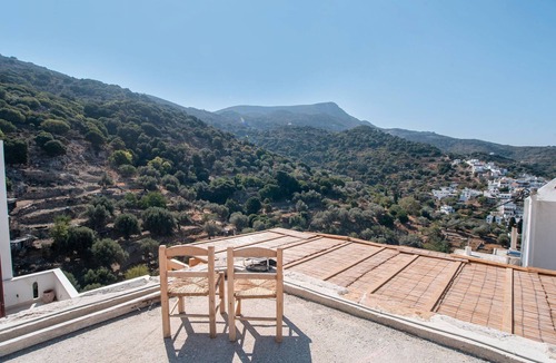 Filoti House | Holiday Home 'Almond Blossom Cottage 1' with Shared Terrace, Wi-Fi and Air Conditioning