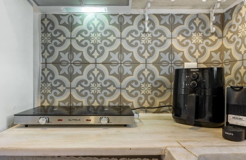 Ioulida House | Holiday Home 'Anastasia The Traditional House' with Sea View, Balcony and Wi-Fi