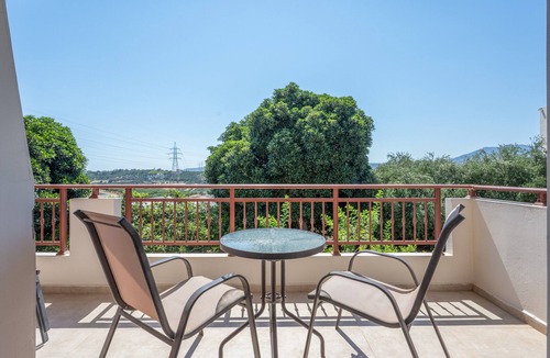 Heraklion House | Holiday Home 'Ariadni's Maisonette' with Mountain View, Wi-Fi and Air Conditioning