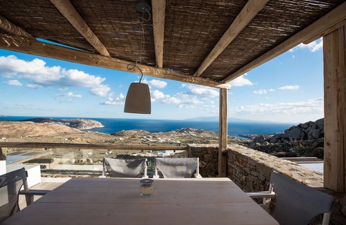 Plintri House | Holiday Home 'Aris Sky Suite Private Mini Poolspa' with Sea View, Wi-Fi and Air Conditioning