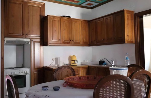 Pyrsogianni House | Holiday Home 'Armoloi House' with Mountain View, Shared Terrace and Wi-Fi