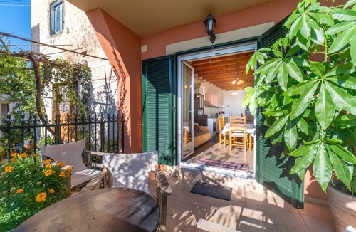 Chlomos House | Holiday Home "Balis Panorama" with Sea View, Balcony, Garden & Wi-Fi