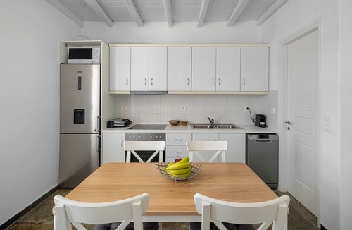 Livadi House | Holiday Home 'Bella Vista' with Sea View, Wi-Fi and Air Conditioning
