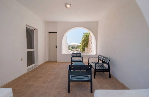 Chrissi Akti House | Holiday Home 'Blue Xenia' with Sea View, Wi-Fi and Air Conditioning