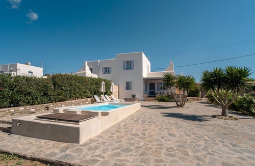 Chrissi Akti House | Holiday Home 'Blue Xenia' with Sea View, Wi-Fi and Air Conditioning