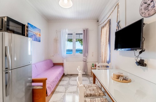 Perigiali House | Holiday Home 'Elia Perigiali Lefkada' with Sea View, Wi-Fi and Air Conditioning