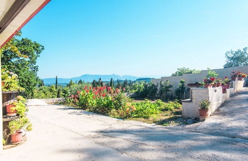 Sinarades House | Holiday Home 'Estate Patsou' with Mountain View, Private Terrace and Wi-Fi