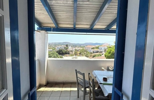 Kithira House | Holiday Home 'Family Apartment In Potamos Kythira' with Mountain View, Wi-Fi and Air Conditioning