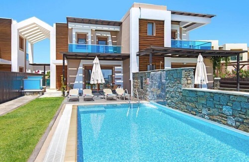 Kiotari House | Holiday home in Kiotari with a terrace or balcony