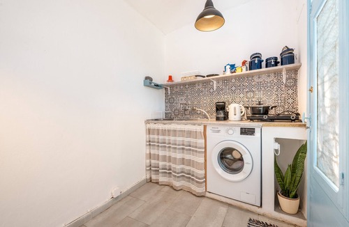 Rhodes Town House | Holiday Home 'Katia's Home Ground Floor' with Shared Garden, Wi-Fi and Air Conditioning