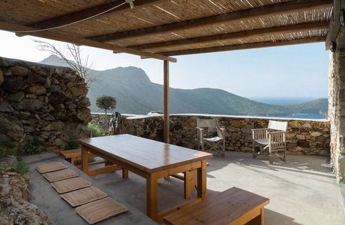 Serifos House | Holiday Home 'Koukios Cells Serifos Cycladic Home' with Sea View, Wi-Fi and Air Conditioning