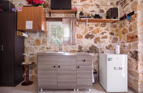 Agia Marina House | Holiday Home "Lithahiro Stone House" with Private Terrace
