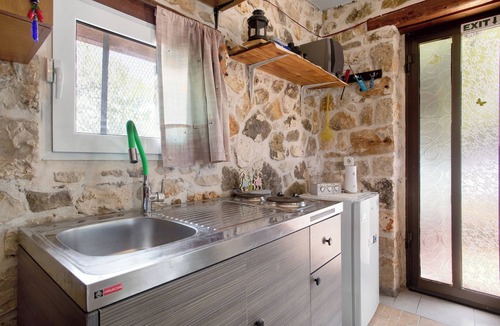 Agia Marina House | Holiday Home "Lithahiro Stone House" with Private Terrace