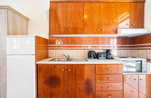 Tilos House | Holiday Home 'Livadia Beach Tilos Apartment ' with Sea View, Wi-Fi and Air Conditioning