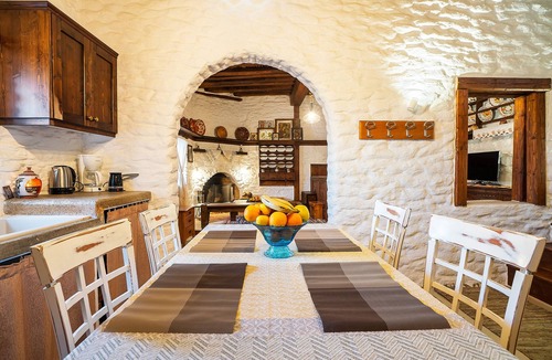 Embonas House | Holiday Home 'Mannas House' with Sea View, Wi-Fi and Air Conditioning