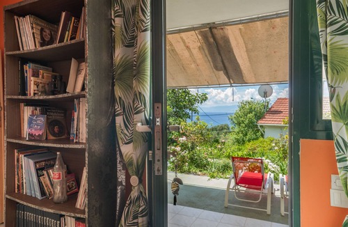 Ratzakli House | Holiday Home 'Palati' with Sea View, Wi-Fi and Air Conditioning